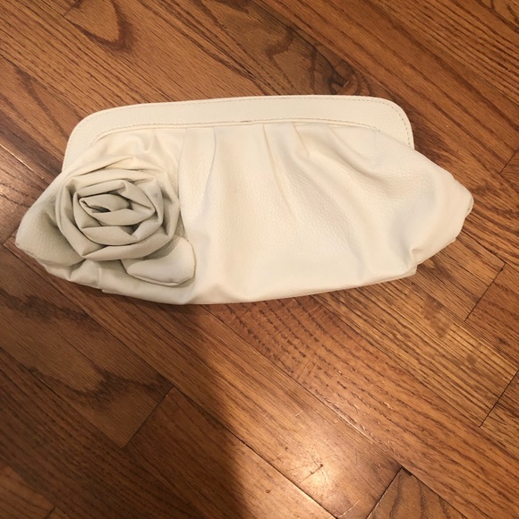 Ivory clutch🥑🥑🥑 - Picture 1 of 6